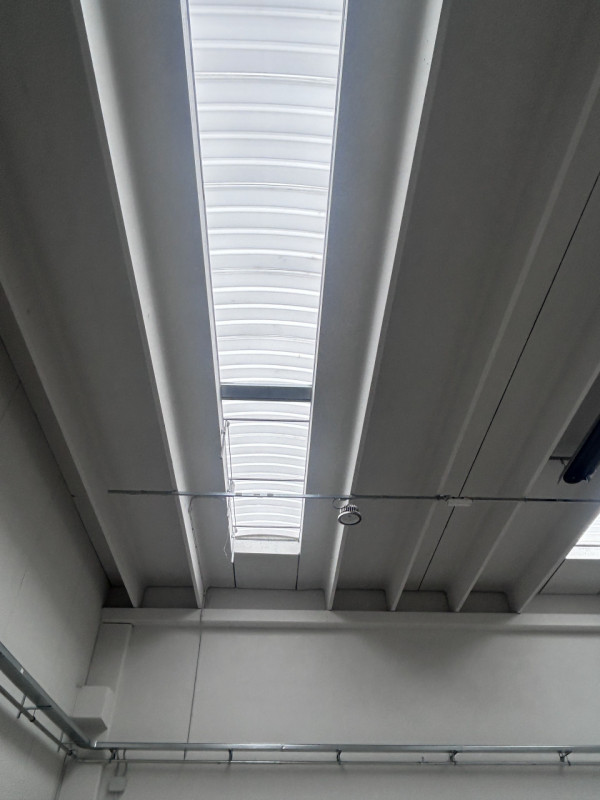 SCHIO - Z.I: CAPANNONE INDUSTRIALE RISTRUTTURATO A NUOVO di circa mq 700 circa H 7,50, con impian...