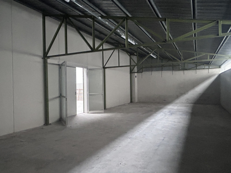 SCHIO - Z.I: CAPANNONE INDUSTRIALE RISTRUTTURATO A NUOVO di circa mq 700 circa H 7,50, con impian...