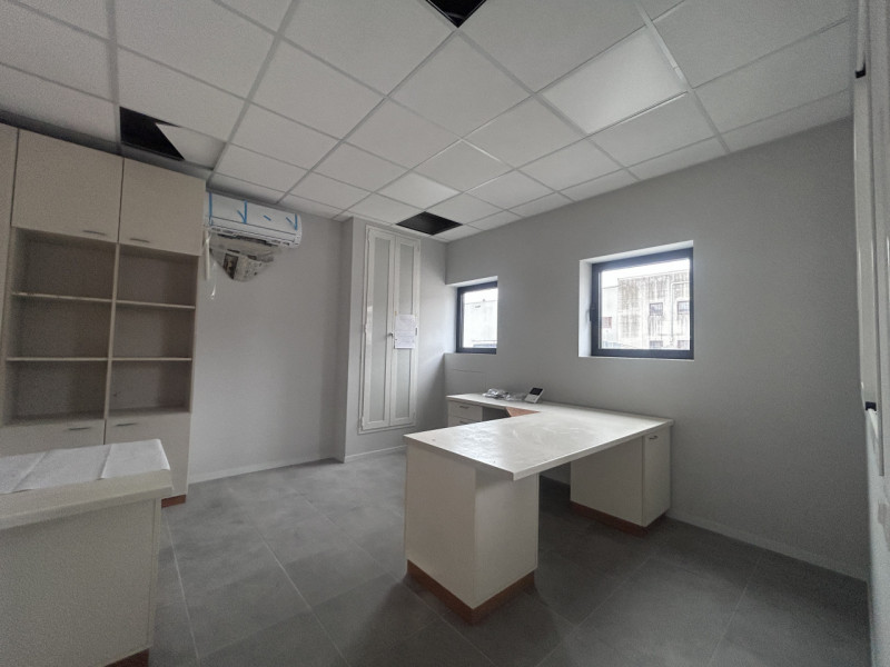 SCHIO - Z.I: CAPANNONE INDUSTRIALE RISTRUTTURATO A NUOVO di circa mq 700 circa H 7,50, con impian...