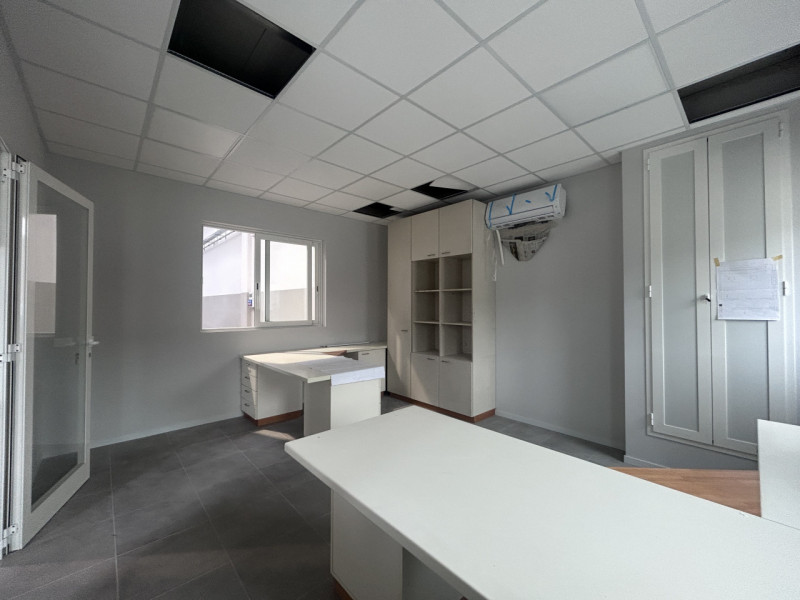 SCHIO - Z.I: CAPANNONE INDUSTRIALE RISTRUTTURATO A NUOVO di circa mq 700 circa H 7,50, con impian...