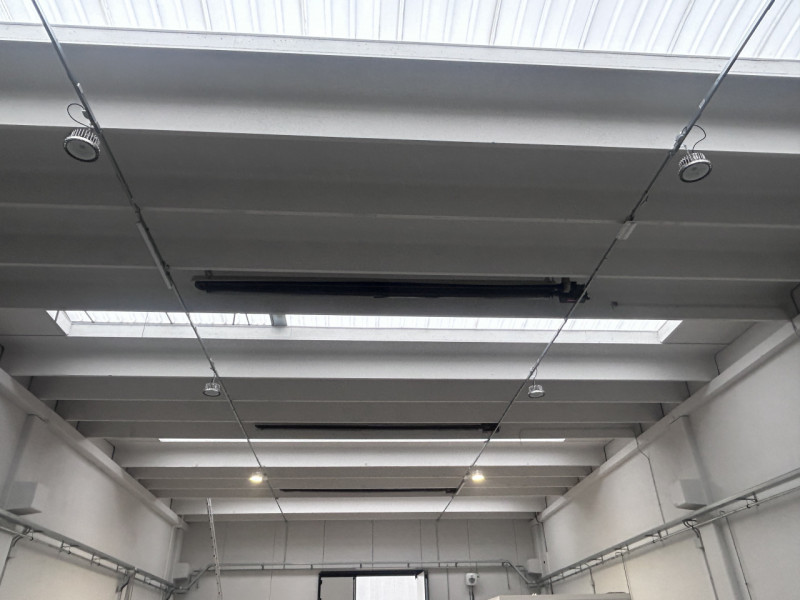 SCHIO - Z.I: CAPANNONE INDUSTRIALE RISTRUTTURATO A NUOVO di circa mq 700 circa H 7,50, con impian...