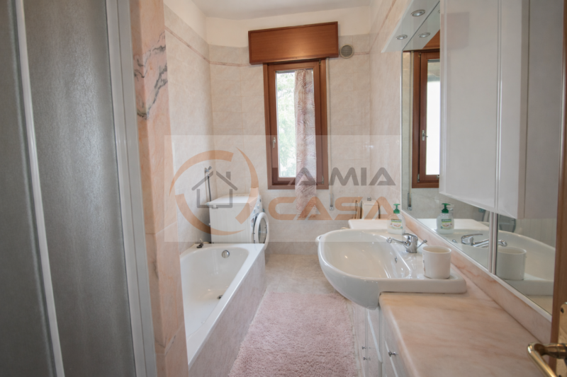 Battaglia Terme - in tranquilla zona residenziale, centrale e comoda a tutti i servizi, proponiam...