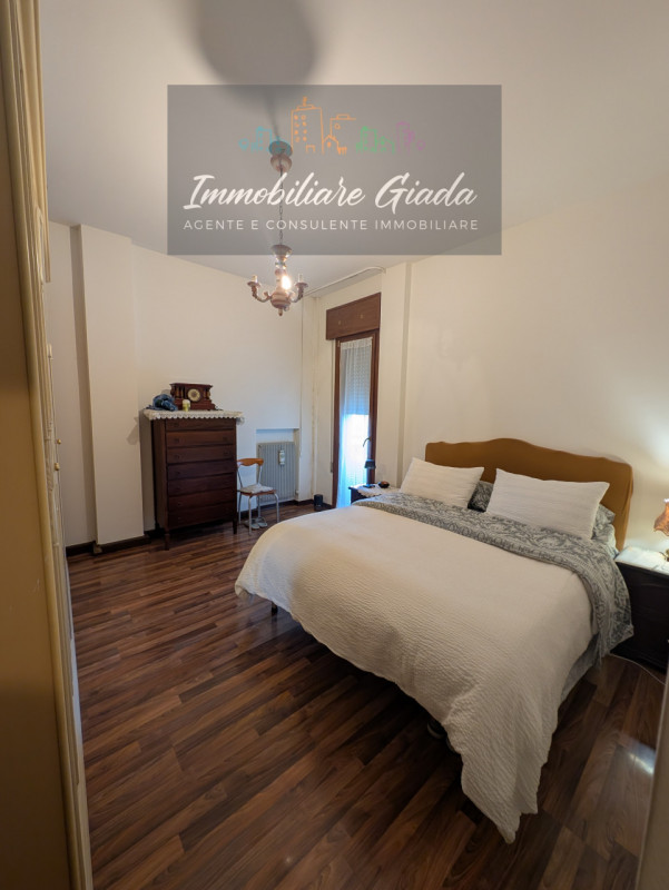 Proponiamo in vendita appartamento situato in posizione centralissima, all’interno di una palazzi...