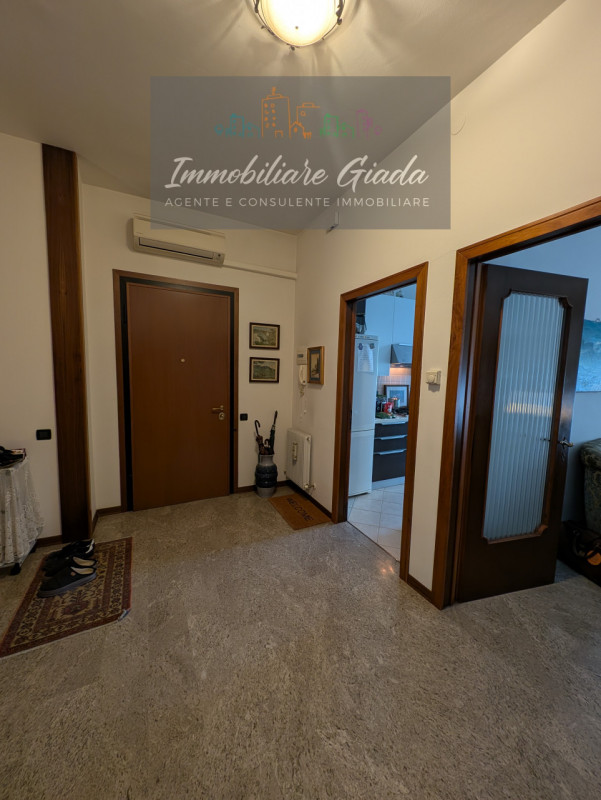 Proponiamo in vendita appartamento situato in posizione centralissima, all’interno di una palazzi...