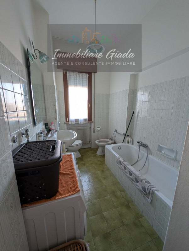 Proponiamo in vendita appartamento situato in posizione centralissima, all’interno di una palazzi...