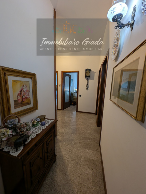 Proponiamo in vendita appartamento situato in posizione centralissima, all’interno di una palazzi...