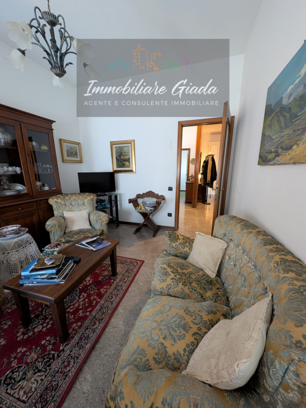 Proponiamo in vendita appartamento situato in posizione centralissima, all’interno di una palazzi...