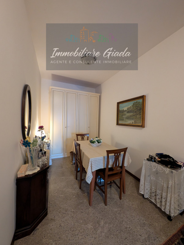 Proponiamo in vendita appartamento situato in posizione centralissima, all’interno di una palazzi...