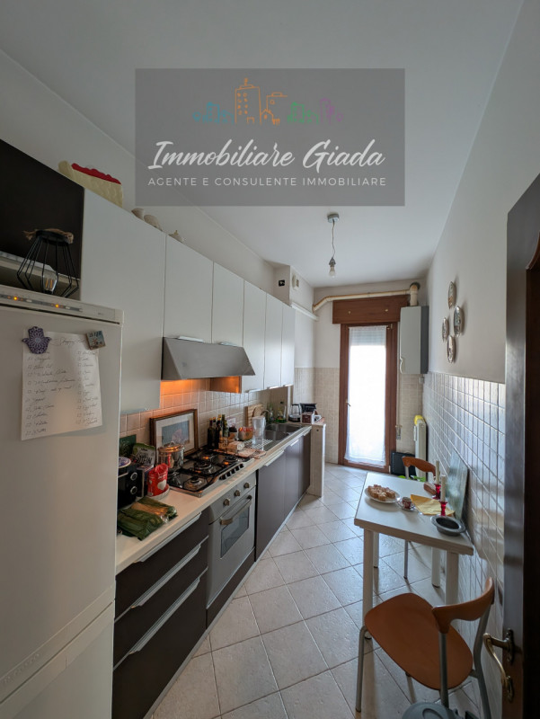 Proponiamo in vendita appartamento situato in posizione centralissima, all’interno di una palazzi...