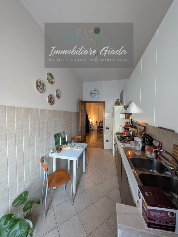 Proponiamo in vendita appartamento situato in posizione centralissima, all’interno di una palazzi...