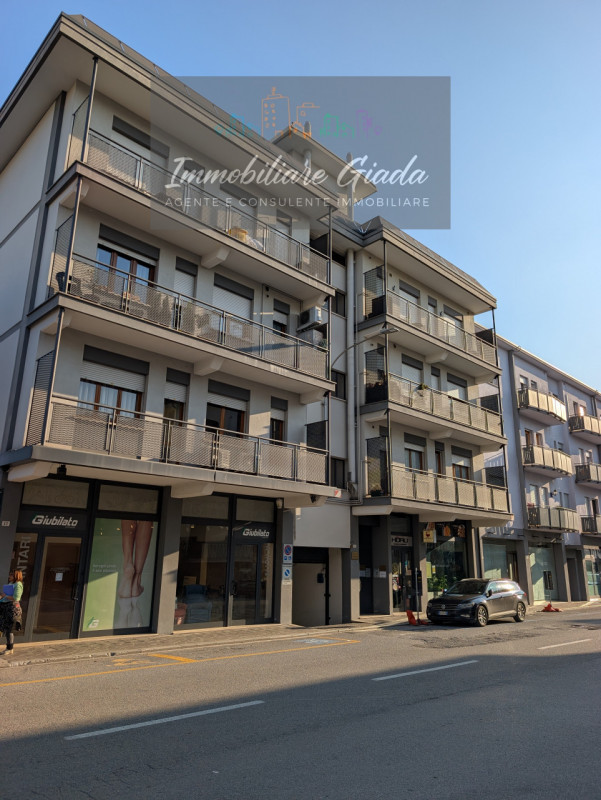 Proponiamo in vendita appartamento situato in posizione centralissima, all’interno di una palazzi...