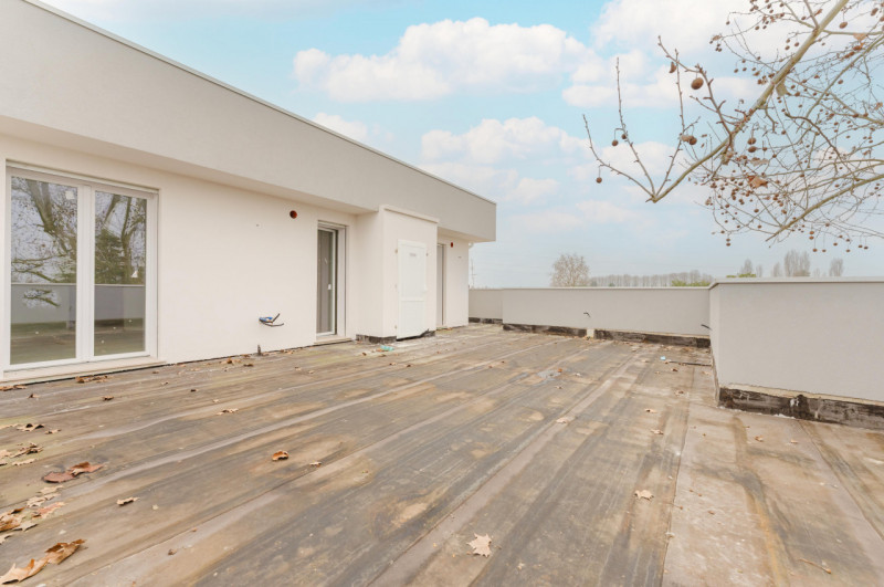 All’interno di un elegante contesto di sole 9 unità abitative, proponiamo in vendita prestigioso ...