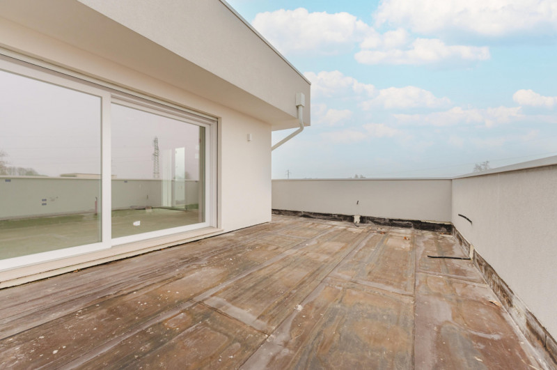 All’interno di un elegante contesto di sole 9 unità abitative, proponiamo in vendita prestigioso ...