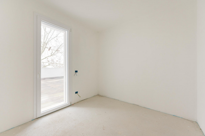 All’interno di un elegante contesto di sole 9 unità abitative, proponiamo in vendita prestigioso ...