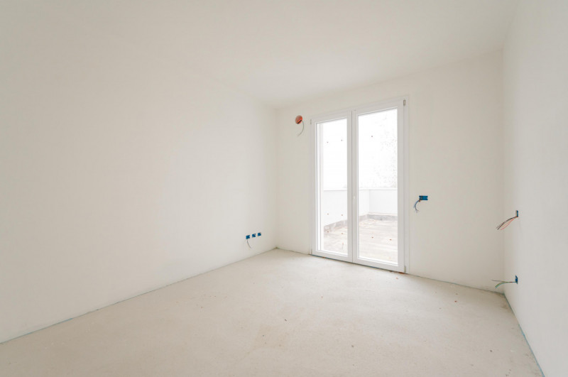 All’interno di un elegante contesto di sole 9 unità abitative, proponiamo in vendita prestigioso ...