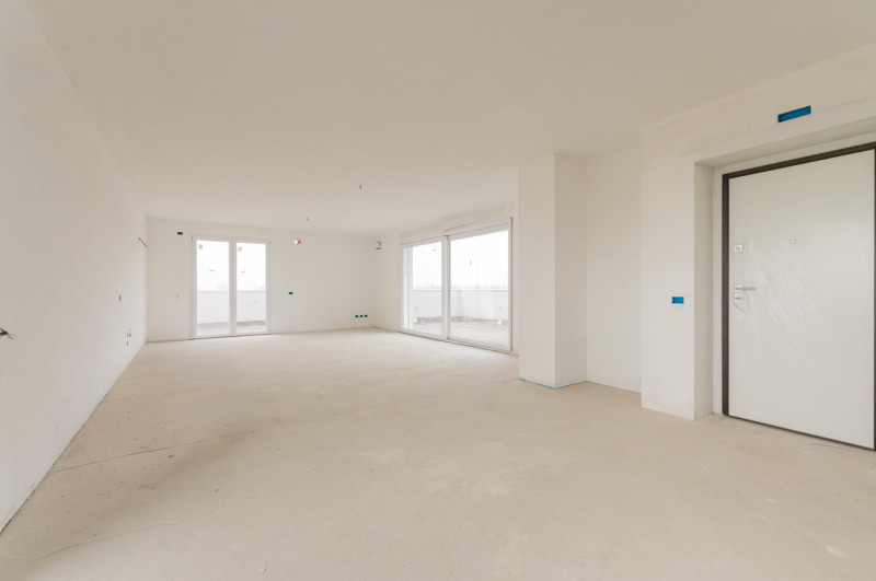 All’interno di un elegante contesto di sole 9 unità abitative, proponiamo in vendita prestigioso ...