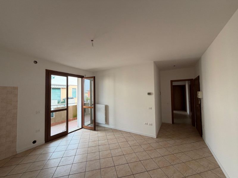 In tranquilla zona residenziale, proponiamo in vendita luminoso appartamento bicamere situato al ...