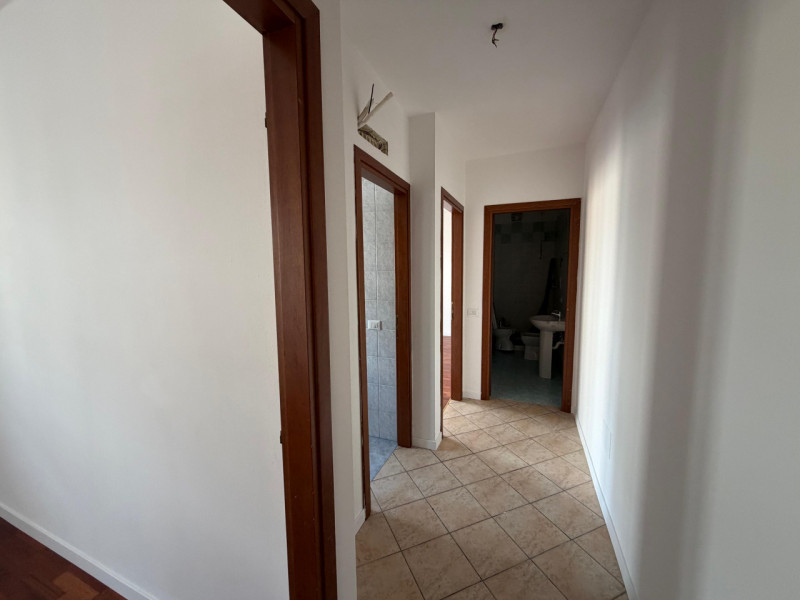 In tranquilla zona residenziale, proponiamo in vendita luminoso appartamento bicamere situato al ...