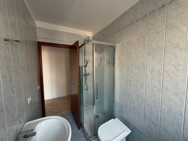 In tranquilla zona residenziale, proponiamo in vendita luminoso appartamento bicamere situato al ...