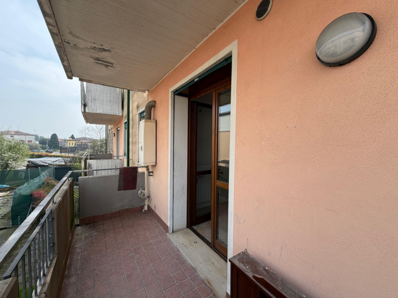 In tranquilla zona residenziale, proponiamo in vendita luminoso appartamento bicamere situato al ...