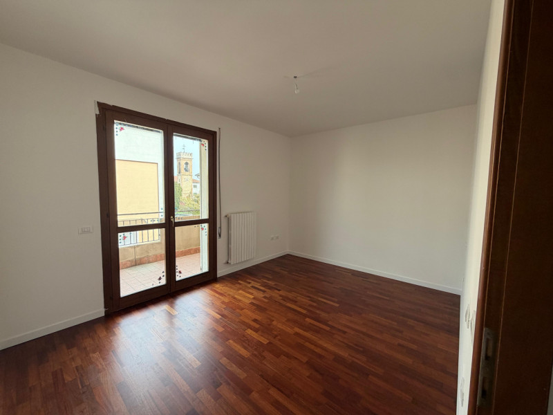 In tranquilla zona residenziale, proponiamo in vendita luminoso appartamento bicamere situato al ...