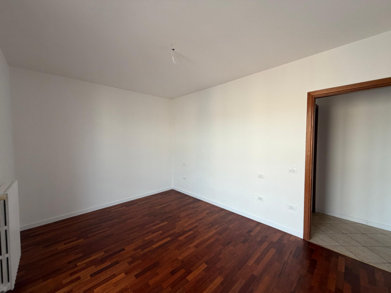 In tranquilla zona residenziale, proponiamo in vendita luminoso appartamento bicamere situato al ...