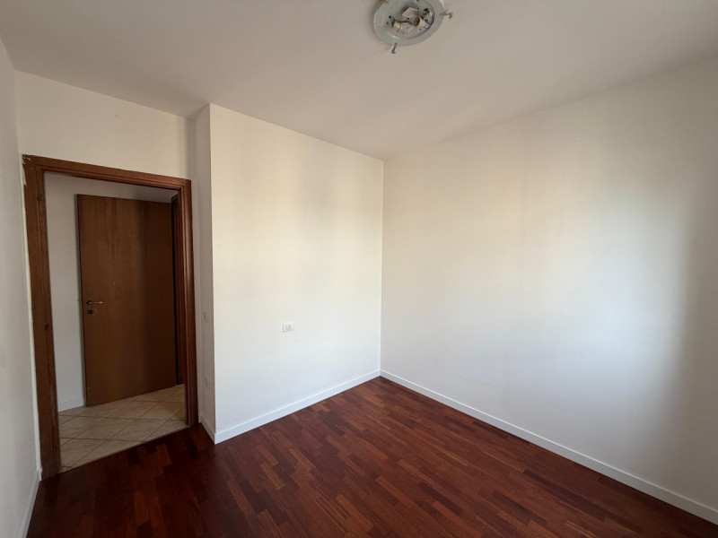 In tranquilla zona residenziale, proponiamo in vendita luminoso appartamento bicamere situato al ...