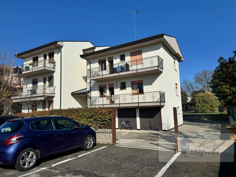 A Monastier di Treviso in Via Enrico Fermi 15 vendiamo appartamento al primo piano su palazzina d...