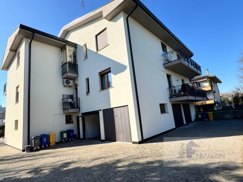 A Monastier di Treviso in Via Enrico Fermi 15 vendiamo appartamento al primo piano su palazzina d...