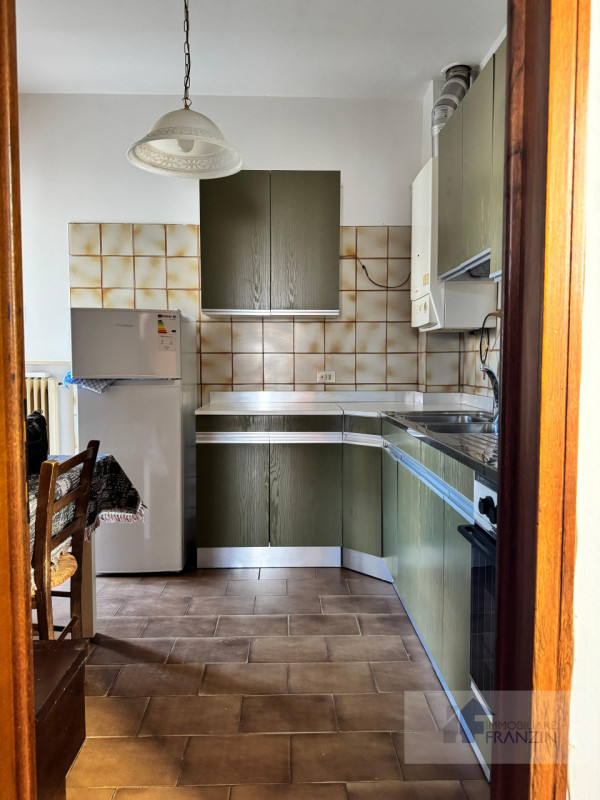 A Monastier di Treviso in Via Enrico Fermi 15 vendiamo appartamento al primo piano su palazzina d...