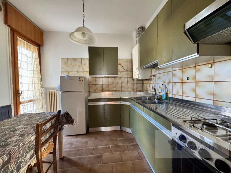 A Monastier di Treviso in Via Enrico Fermi 15 vendiamo appartamento al primo piano su palazzina d...