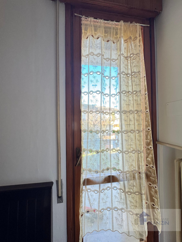 A Monastier di Treviso in Via Enrico Fermi 15 vendiamo appartamento al primo piano su palazzina d...