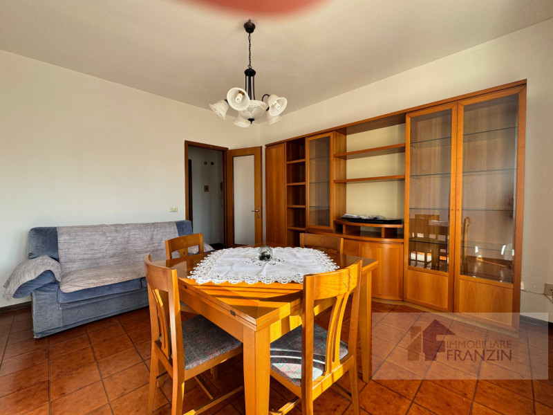 A Monastier di Treviso in Via Enrico Fermi 15 vendiamo appartamento al primo piano su palazzina d...