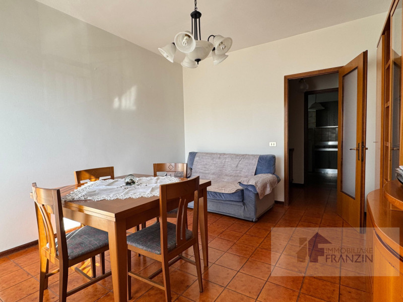 A Monastier di Treviso in Via Enrico Fermi 15 vendiamo appartamento al primo piano su palazzina d...