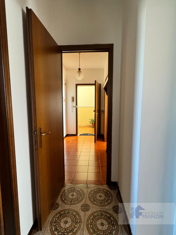 A Monastier di Treviso in Via Enrico Fermi 15 vendiamo appartamento al primo piano su palazzina d...