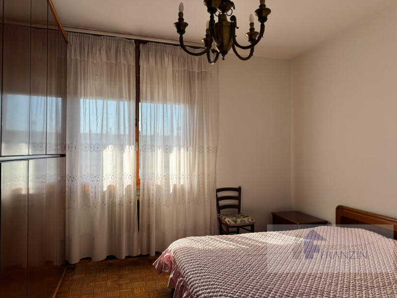 A Monastier di Treviso in Via Enrico Fermi 15 vendiamo appartamento al primo piano su palazzina d...