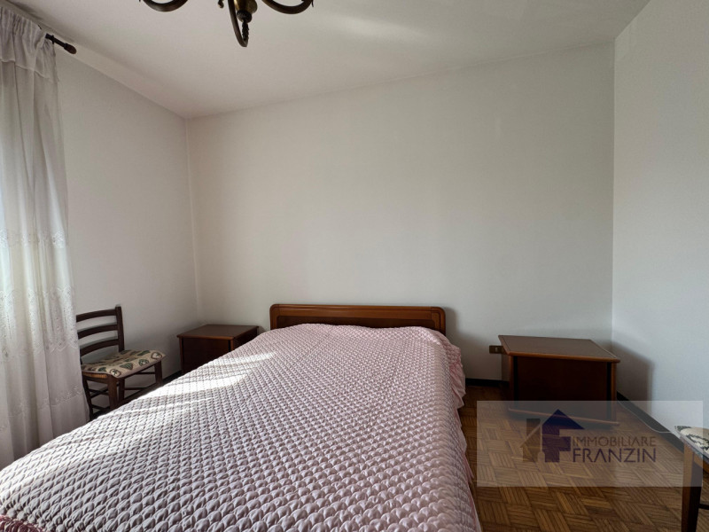 A Monastier di Treviso in Via Enrico Fermi 15 vendiamo appartamento al primo piano su palazzina d...