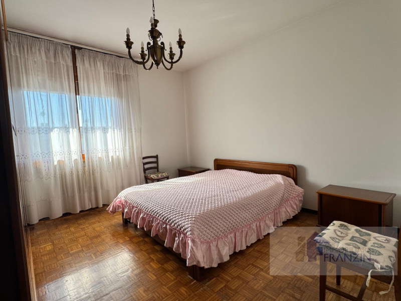 A Monastier di Treviso in Via Enrico Fermi 15 vendiamo appartamento al primo piano su palazzina d...