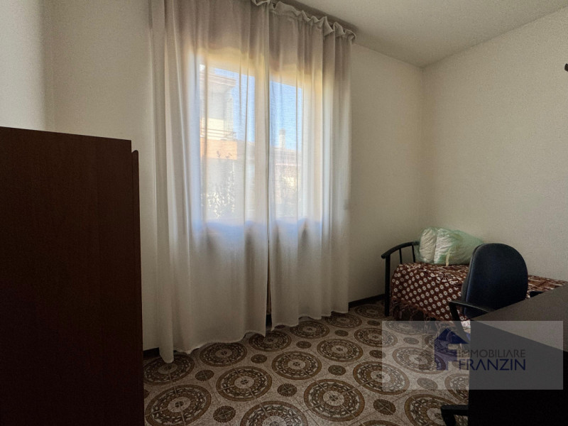 A Monastier di Treviso in Via Enrico Fermi 15 vendiamo appartamento al primo piano su palazzina d...