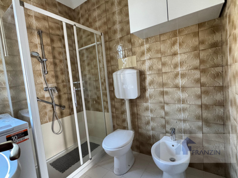 A Monastier di Treviso in Via Enrico Fermi 15 vendiamo appartamento al primo piano su palazzina d...