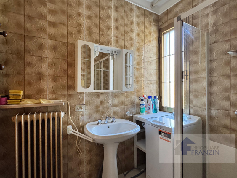 A Monastier di Treviso in Via Enrico Fermi 15 vendiamo appartamento al primo piano su palazzina d...