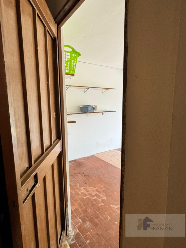 A Monastier di Treviso in Via Enrico Fermi 15 vendiamo appartamento al primo piano su palazzina d...