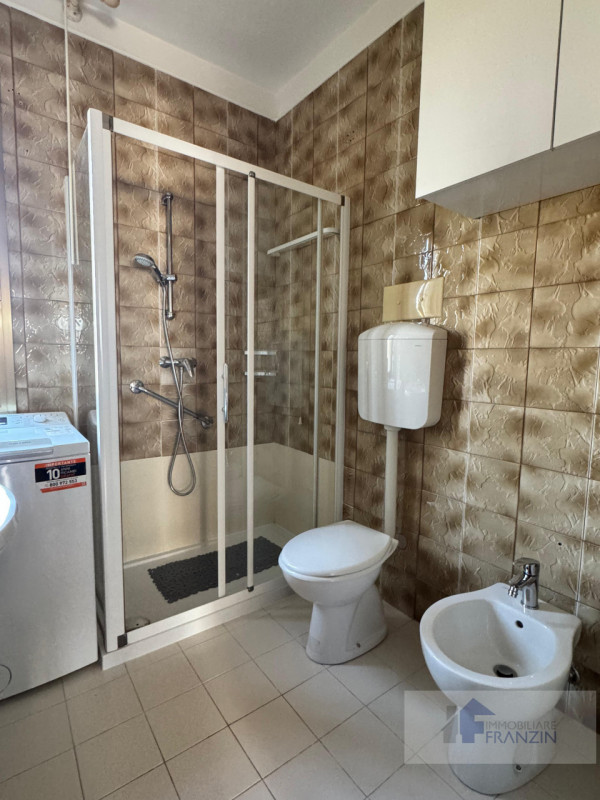 A Monastier di Treviso in Via Enrico Fermi 15 vendiamo appartamento al primo piano su palazzina d...