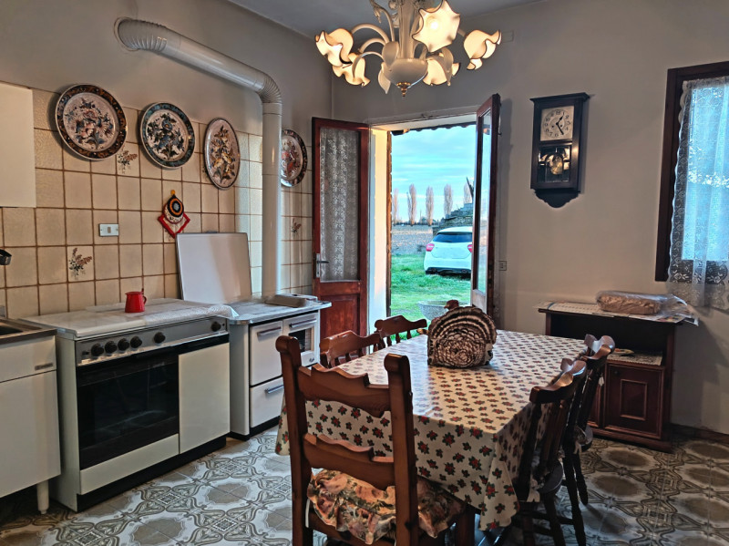 RIf. BOV175
In tranquilla zona di campagna nel comune di Bovolenta, lungo l’argine destro e immer...