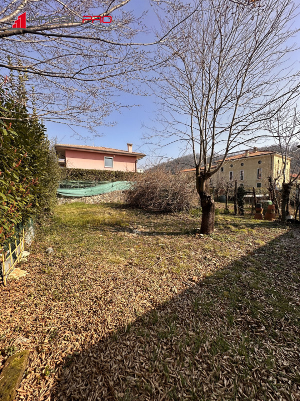 Nel cuore di Carrè, in posizione centrale e comoda a tutti i servizi.

Proponiamo casa indipenden...