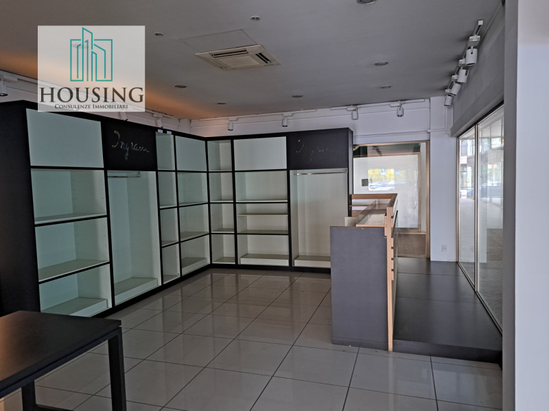 Siete alla ricerca di un'opportunità commerciale unica? Nella rinomata piazza Sacro Cuore, nel cu...