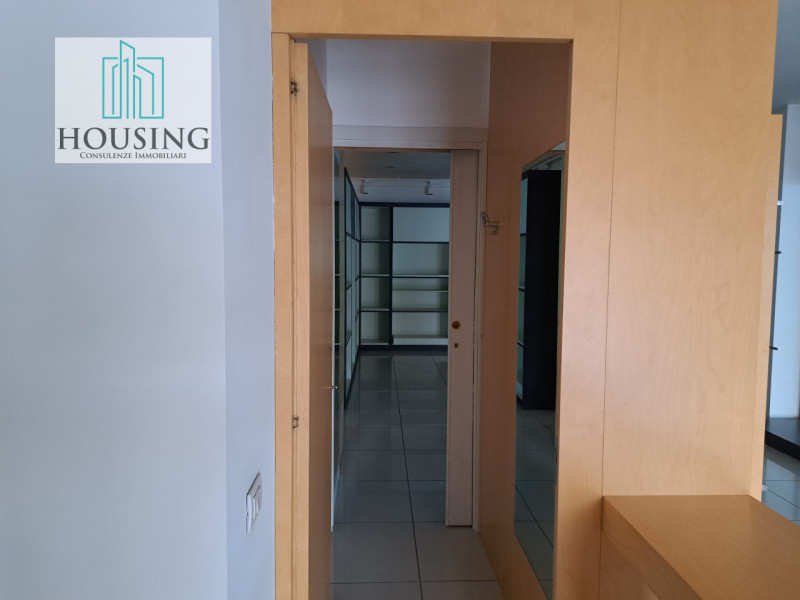 Siete alla ricerca di un'opportunità commerciale unica? Nella rinomata piazza Sacro Cuore, nel cu...