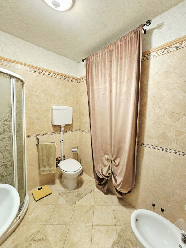 A Ponso, in un piacevole contesto, proponiamo in vendita una meravigliosa villa singola circondat...