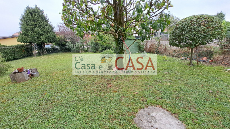 S. Domenico: Quartiere tranquillo, disponibile a sei mesi dal preliminare, comoda a tutti i servi...