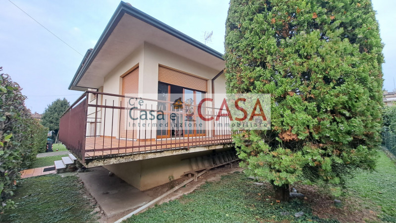 S. Domenico: Quartiere tranquillo, disponibile a sei mesi dal preliminare, comoda a tutti i servi...